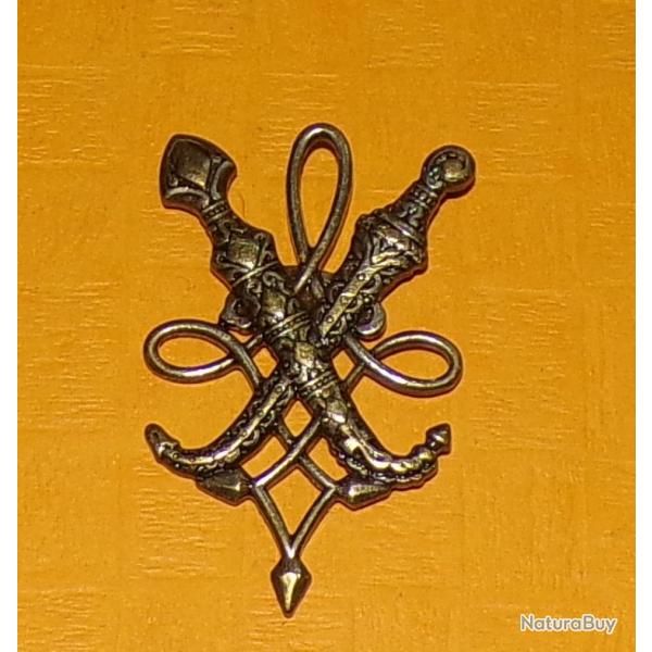 Service des Affaires ALGERIENNES, (12/Pl.8) dos lisse, fixation patte ( il en reste qu'une ) 2 koumi