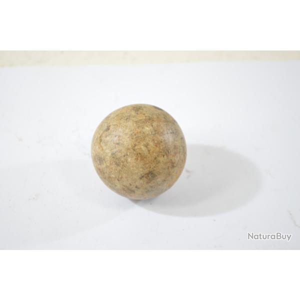 Boulet en pierre � identifier. Fauconneau  ? Fusil de rempart ? 4,7cm de diam�tre. Royal / Empire