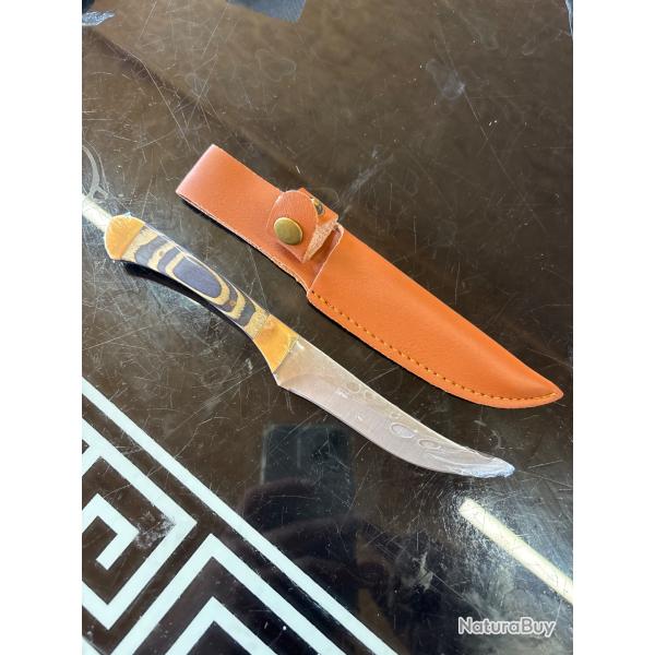 Couteau avec �tui NEUF 1euro