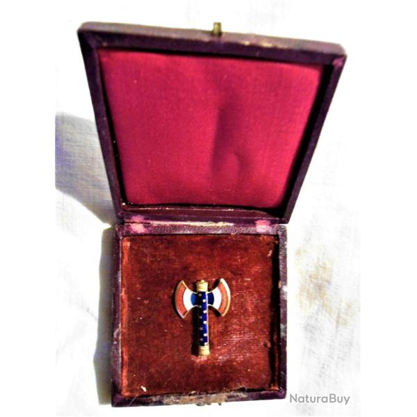 ORDRE DE LA FRANCISQUE DANS SA BOITE