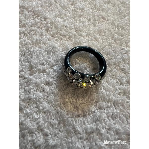 Bague cristaluna mona acrylique noir swarovski cristal 101 303 00