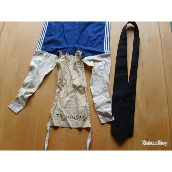 COL BLEU DE MARIN AVEC CRAVATE NOIRE, ANNES 1970, TBE