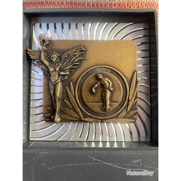 Ancienne m�daille  en m�tal " dor�" All�gorie f�minine ail�e " Troph�e P�tanque��