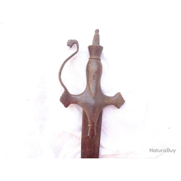 497) lot rare = grand sabre  en fer  ,   talwar = a voir