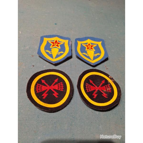 Lot de 4 insignes sovi�tiques ann�es 80