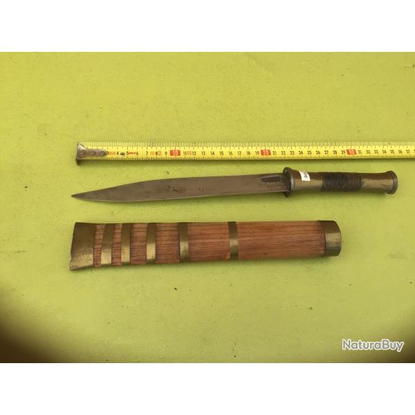 VENDU PAR LE-CUIRASSIER BEAU POIGNARD INDONESIEN  FOURREAU BOIS ET LAITON MANCHE LAITON ET CUIR