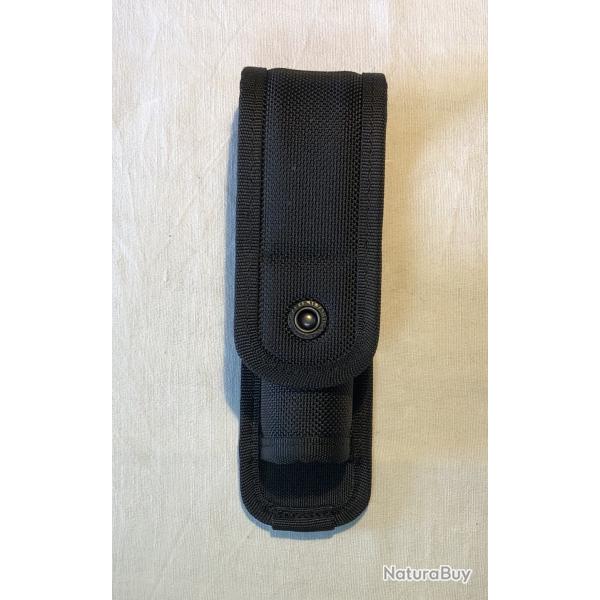 VENDS POCHETTE LAMPE OU AUTRE 5.11