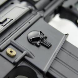 Lot de 2 autocollants 3D en m&eacute;tal Punisher noir mat