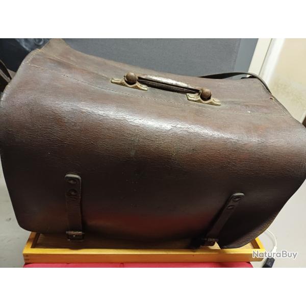Superbe sacoche - cartable rivet� en cuir �pais SNCF - ann�es 50