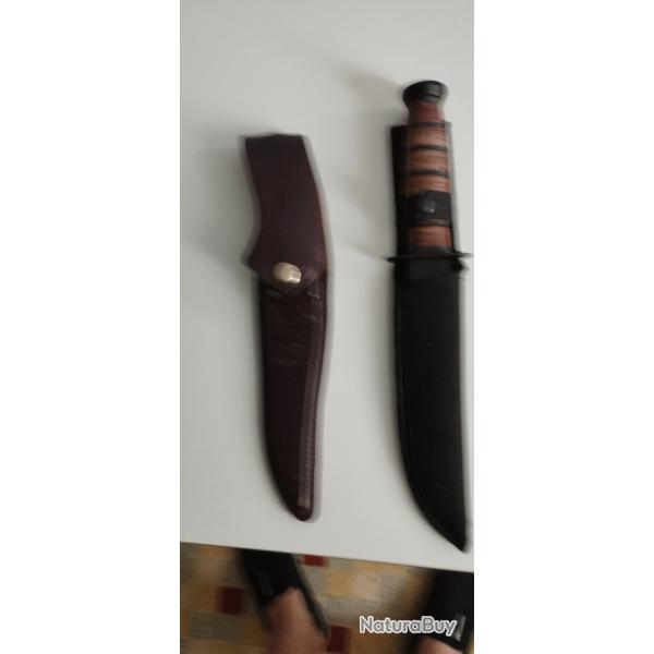 Deux COUTEAUX DE CHASSE. AVEC ETUI