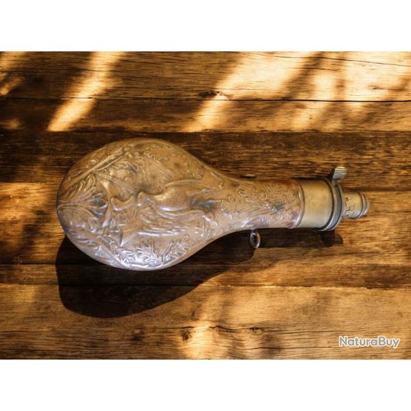 Poire � poudre ancienne G & J.W. Hawksley - d�cor en relief - 21 cm - XIXe si�cle