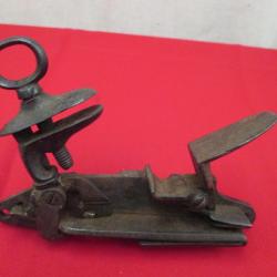 platine a silex - chenapan ? fin du XVIII em en parfait &eacute;tat  fonctionne  ressort hyperpuissant