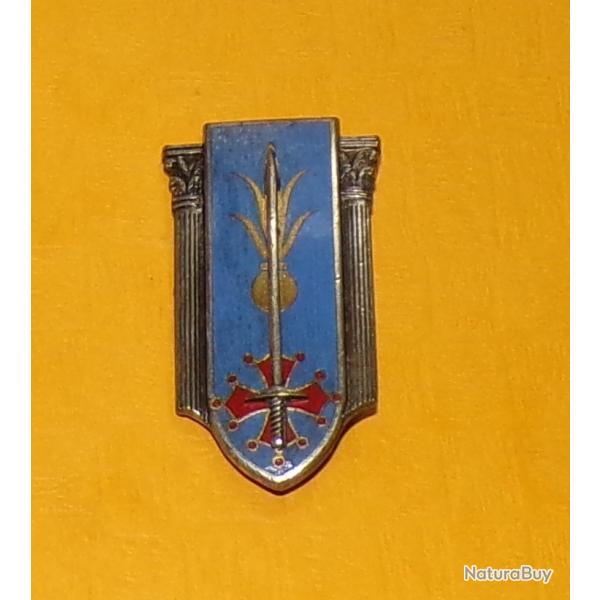 Ecole Militaire d'Infanterie, MONTPELLIER, �mail, dos guilloch�, fixation 2 anneaux   , FABRICANT�DR