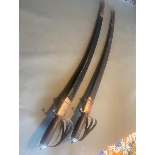 une paire de sabre d�coratif originaire d'inde