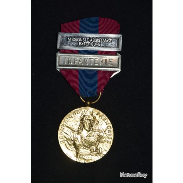 MEDAILLE DEFENSE NATIONALE-AGRAFES MISSION D'ASSISTANCE EXTERIEURE-INFANTERIE-CLASSE BRONZE