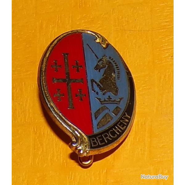 1� R.H.P, BERCHENY, croix et croisettes argent�es, �pingle sertie , �cu ovo�de armes de Bercheny cro
