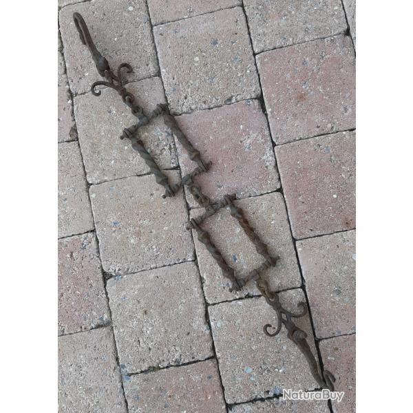 B�li�re, cha�ne de suspension, fer forg� XIXeme, 46 cm. Fonction � d�terminer.