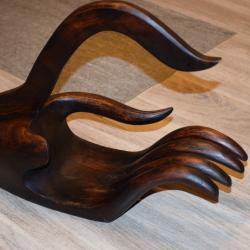Main en bois sculpt&eacute;