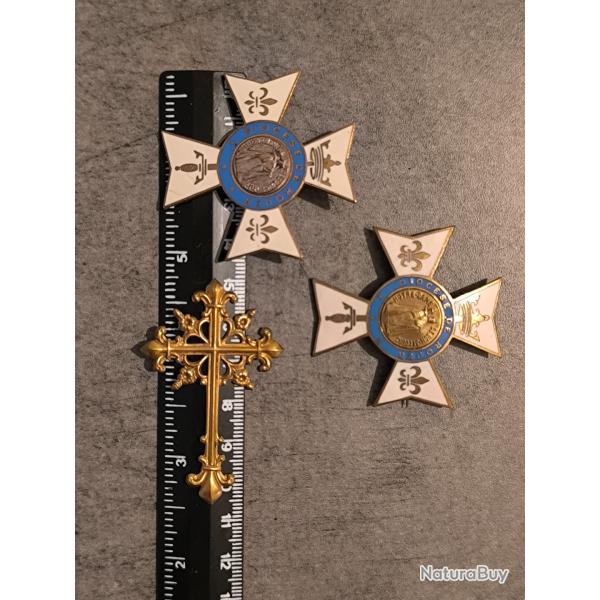 LOT M�DAILLES ET CROIX AUX ARMOIRIES DE JEANNE D'ARC