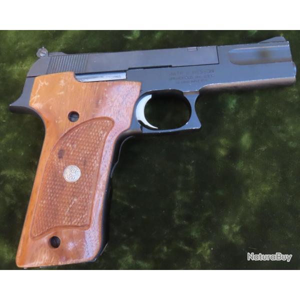 Pistolet semi-automatique Smith & Wesson 422 calibre 22 L.R.