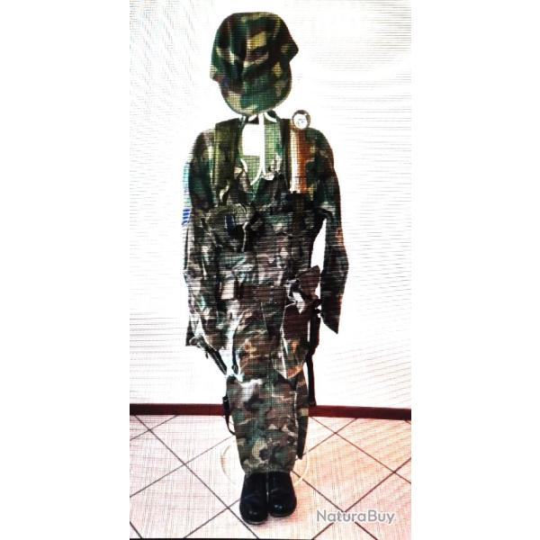 Uniforme entrant dans le mim�tisme du camouflage d'un sergent d'�tat-major de la Police de S�curit�