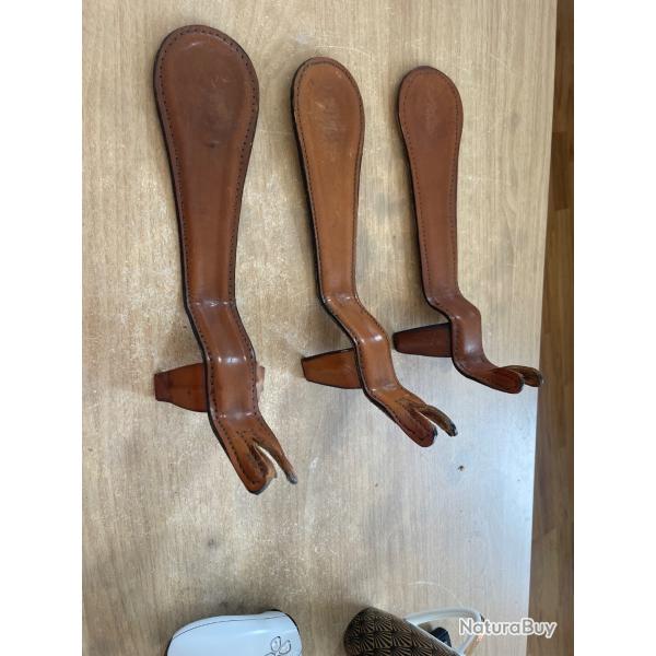 Prsentoir  en cuir pour revolver