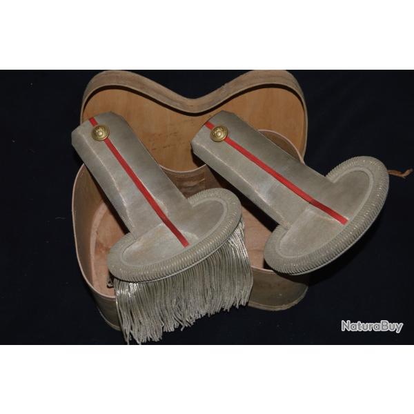 EPAULETTES D'ADJUDANT D'INFANTERIE-TUNIQUE & VAREUSE GRANDE GUERRE 1914/1918