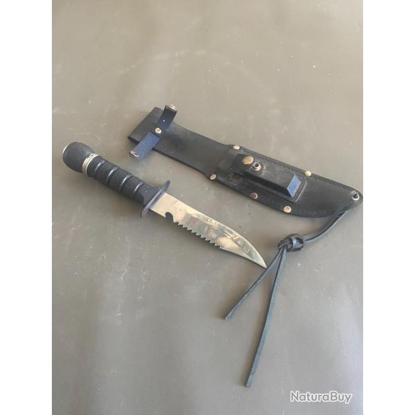 un couteau de survie