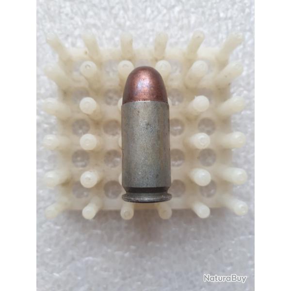 Cartouche 11.43 neutralis�es � balle blind�e, �tui acier marquage F.A 1945. (M 19.E)