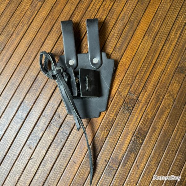 GOUSSET PORTE ARMES BLANCHE -sabre - �p�e - Ba�onnette - Matraque