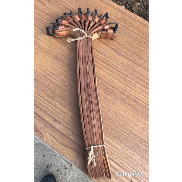 1 sangle ou courroies en cuir marron pour sac  dos type BERGAM arme  FRANAISE INDO Date 1954