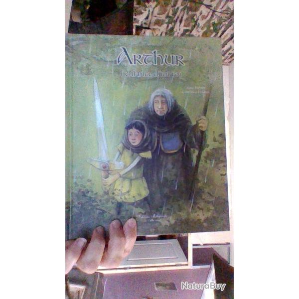 Arthur l'enfnace d'un roi par Anne Ferier - Christelle Le Guen Edition millefeuille la table ronde