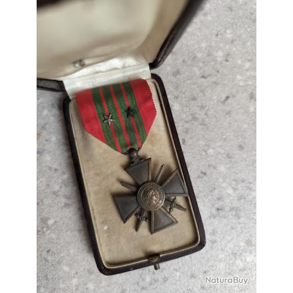 Croix de guerre 1939 et boitier,2 citations, bo�te d'origine.
