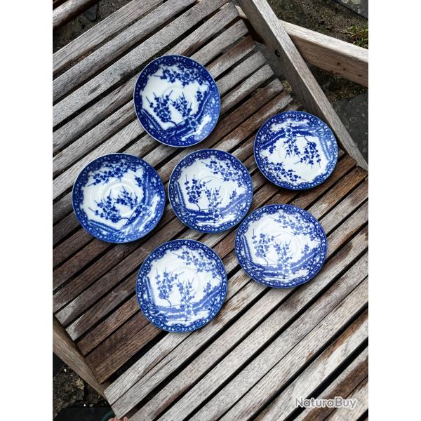 Six petites assiettes japonaises en fleurs de prunier des annes 1960 et 1970