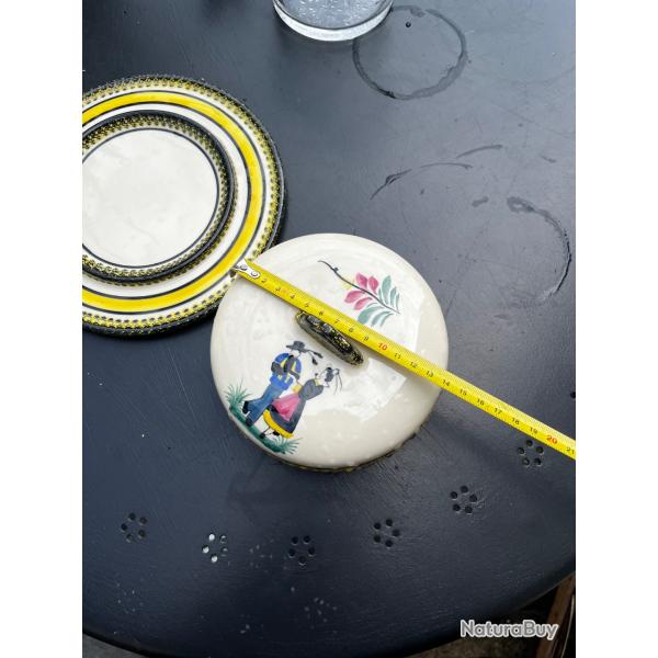 Plat en cramique avec couvercle