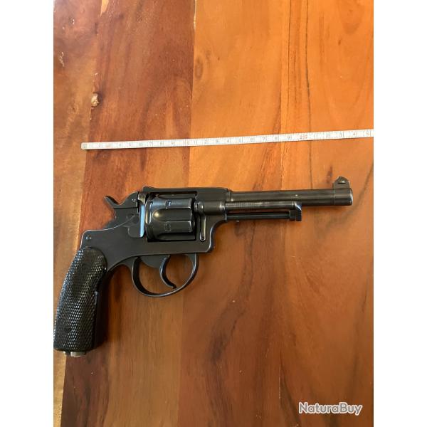 Revolver d'ordonnance suisse W+F 1882/29 cal 7,5 mm parfait �tat avec son holster. Cat B
