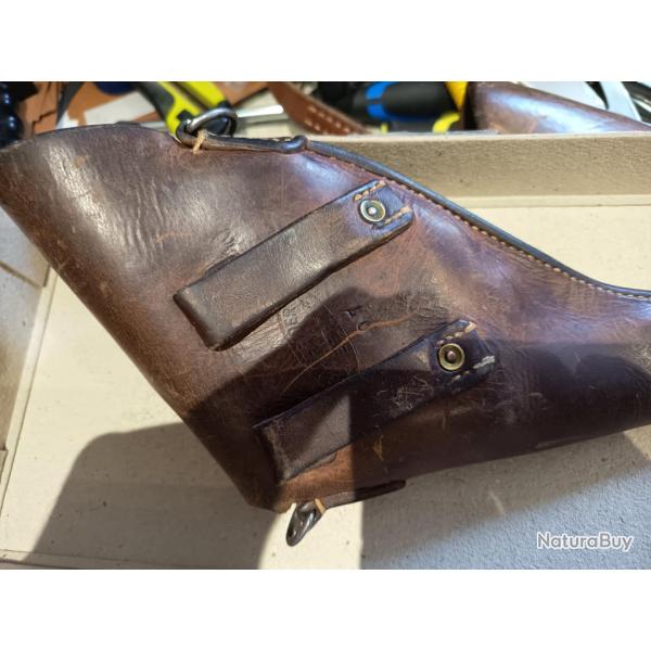 Vend �tui pour revolver suisse 1882