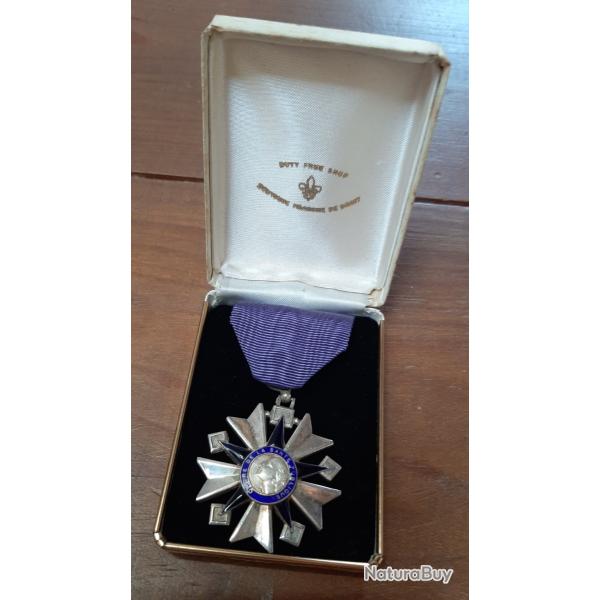 Belle m�daille de la sant� publique avec bo�te ancienne. Beau ruban.