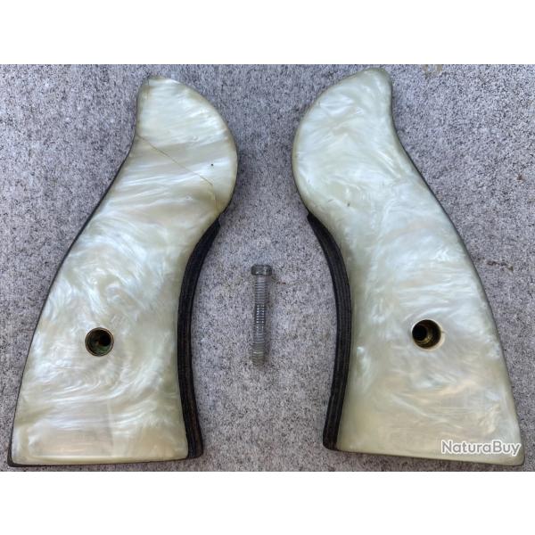 Rare et vintage :Plaquette  imitation nacr� Herret's  Smith & Wesson carcasse N square butt