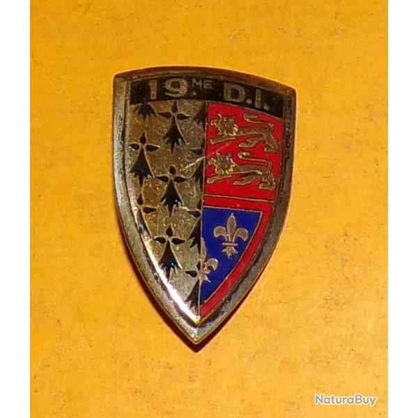 19� Division d'Infanterie, �mail, dos lisse, non homologu� ,�cu argent� rouge bleu hermines 2 lions