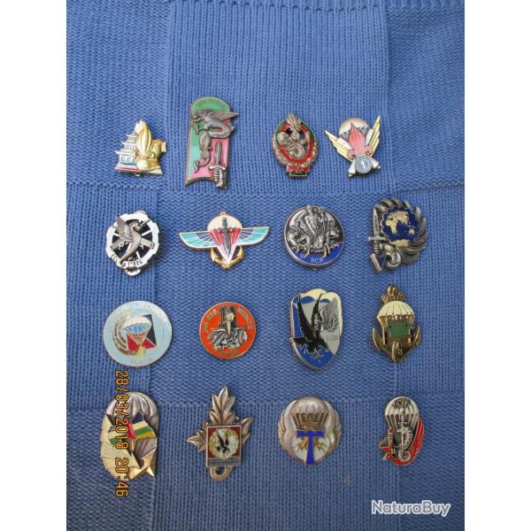 lot d'insignes paras et legions francais
