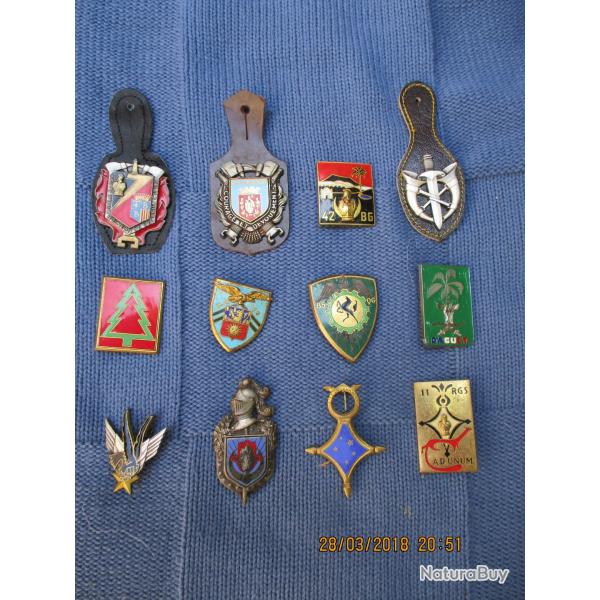 lot d'insignes divers 2