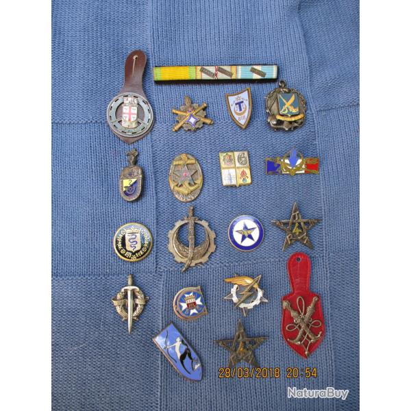 lot d'insignes divers 3