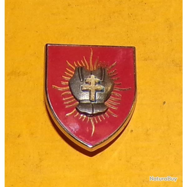 R.C. 80, Leclerc Cavalerie, (6 et 12� Cuirs) �cu rouge � un soleil rayonnant, charg� d'une cuirasse