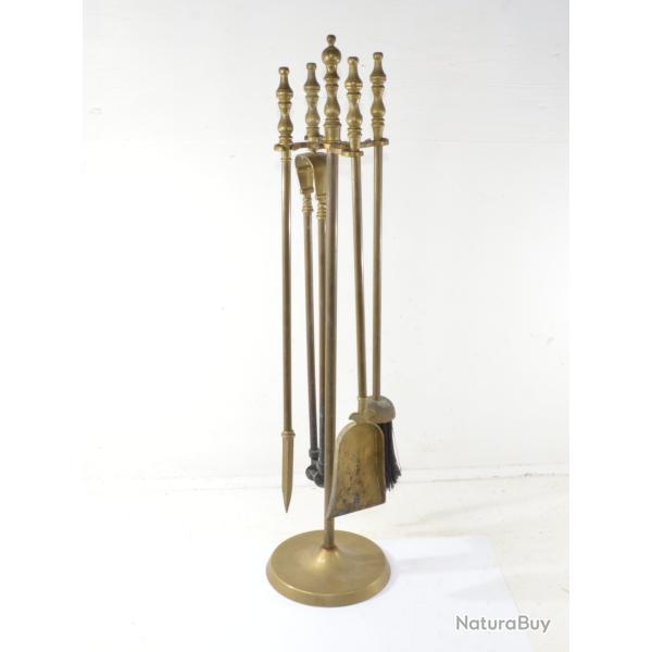 Lot d'outils de chemin�e / tisonnier serviteur de chemin�e 4 pi�ces laiton massif vintage d�co 1960