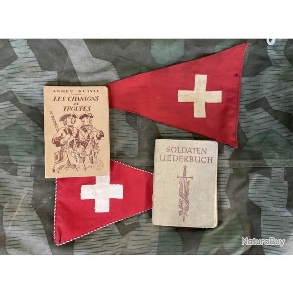 Militaria Arm�e Suisse - Lot complet ancien soldat livret + fanions + plaque