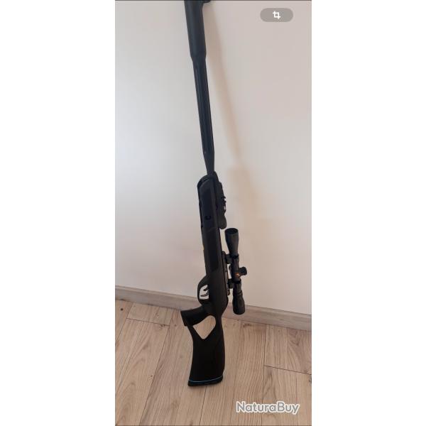 Carabine  plomb 20jls, flambant neuf, avec lunette, deux botes de plomb, et tui de protection