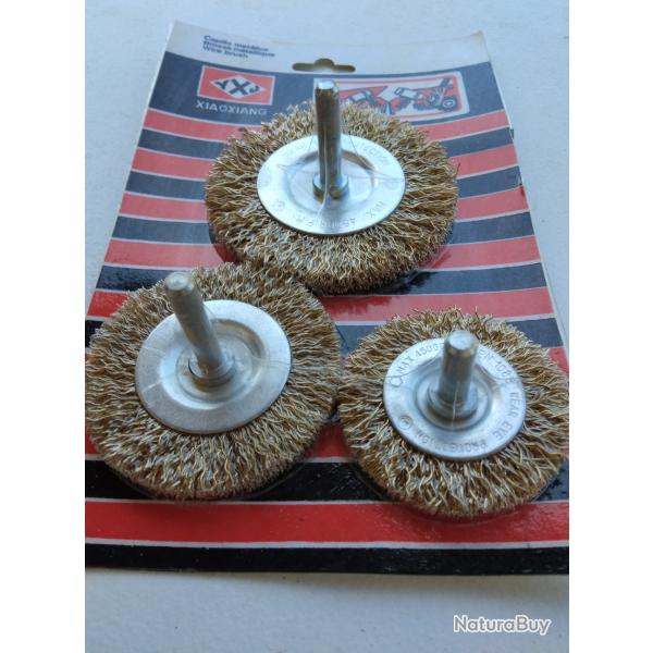 A SAISIR - 3 brosses m�talliques circulaires diam�tres 7,5cm, 6 cm et 5 cm; queue de 6mm NEUVES
