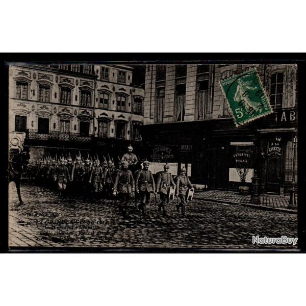 CPA - la Grande guerre 1914 donat Pendant l'occupation d�fil� allemand place d'Arm�e - N�0006