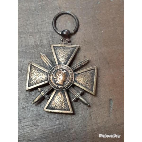 M�daille Croix de Guerre 1914 - 1917 - 1�re Guerre Mondiale. Pas de ruban.